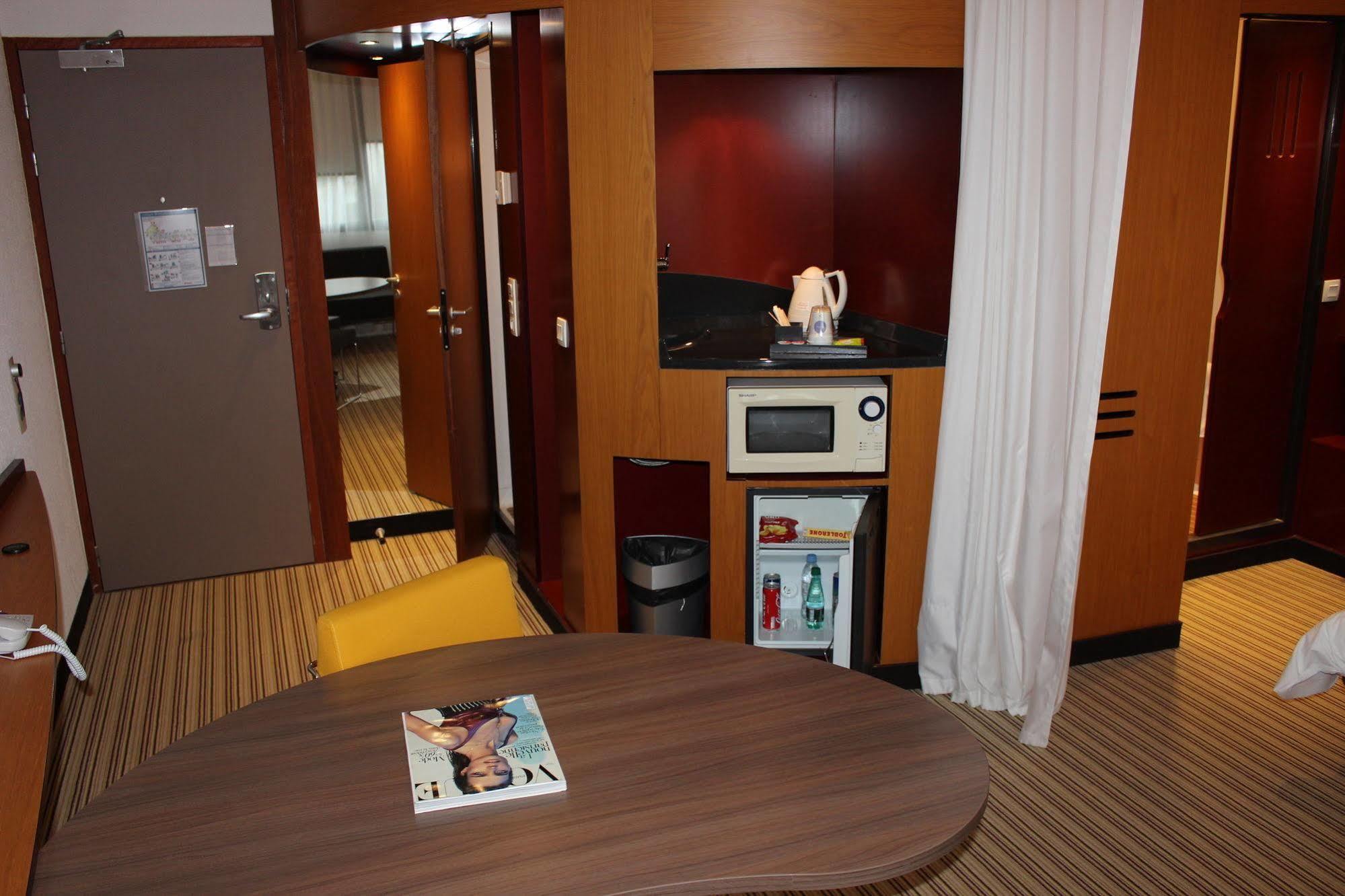 B&B Hotel Calais Terminal Cite Europe 4 Etoiles Coquelles Exterior foto
