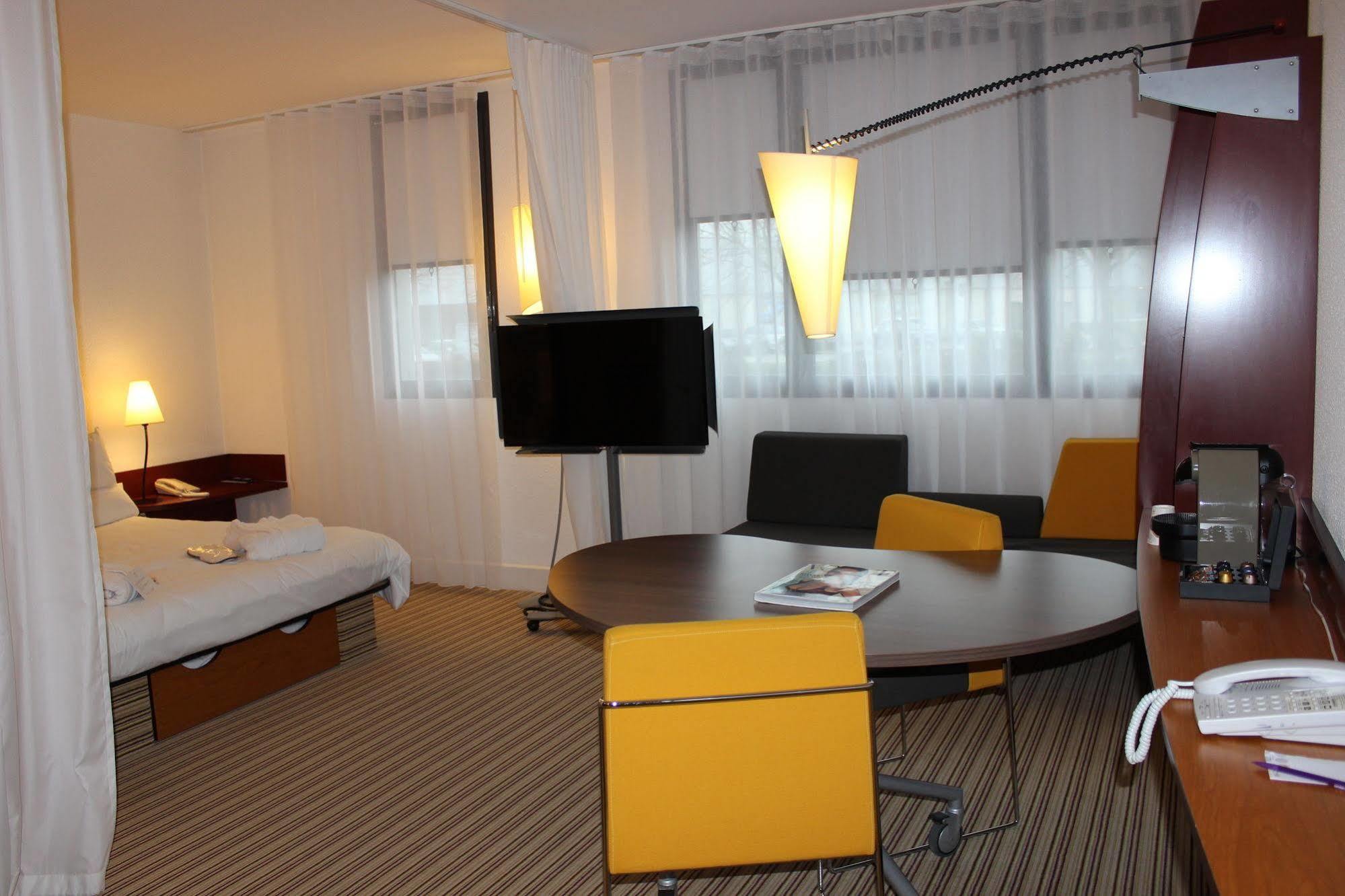 B&B Hotel Calais Terminal Cite Europe 4 Etoiles Coquelles Exterior foto